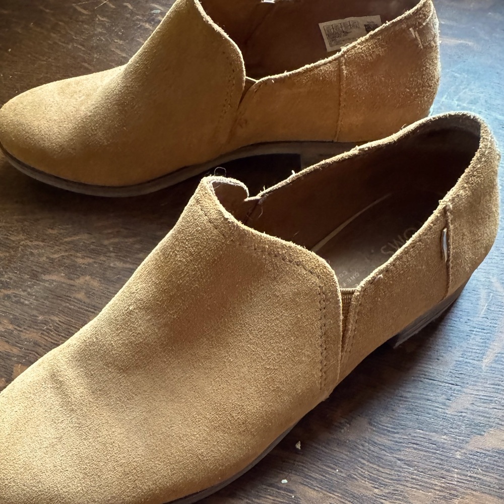 Gently worn Tom’s - Picture 2 of 3